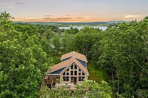 Bluejay Getaway by Avantstay Walk to Lake 7bdr Hot Tub Pool Table