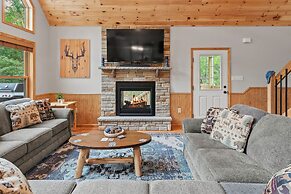 Bluejay Getaway by Avantstay Walk to Lake 7bdr Hot Tub Pool Table