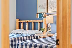 Bluejay Getaway by Avantstay Walk to Lake 7bdr Hot Tub Pool Table