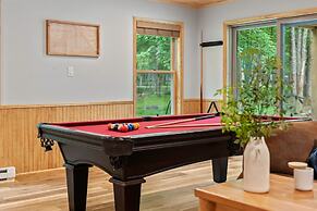 Bluejay Getaway by Avantstay Walk to Lake 7bdr Hot Tub Pool Table