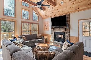 Bluejay Getaway by Avantstay Walk to Lake 7bdr Hot Tub Pool Table