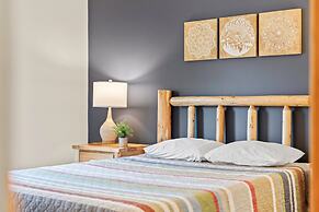 Bluejay Getaway by Avantstay Walk to Lake 7bdr Hot Tub Pool Table