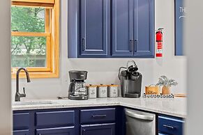 Bluejay Getaway by Avantstay Walk to Lake 7bdr Hot Tub Pool Table