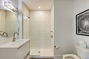 The Carter 405 by Avantstay 4BR Balcony