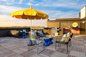 The Carter 405 by Avantstay 4BR Balcony