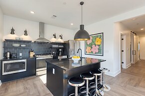 The Carter 405 by Avantstay 4BR Balcony