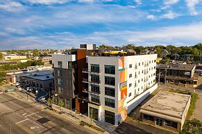 The Carter 405 by Avantstay 4BR Balcony
