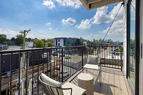 The Carter 405 by Avantstay 4BR Balcony