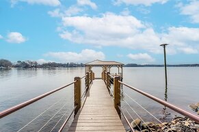 Paradise Peninsula by Avantstay Waterfront Private Beach Hot Tub View