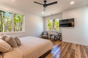 Paradise Peninsula by Avantstay Waterfront Private Beach Hot Tub View