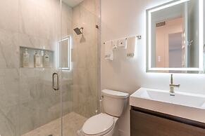 Paradise Peninsula by Avantstay Waterfront Private Beach Hot Tub View