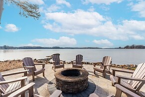 Paradise Peninsula by Avantstay Waterfront Private Beach Hot Tub View
