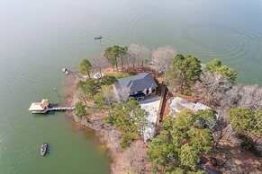 Paradise Peninsula by Avantstay Waterfront Private Beach Hot Tub View