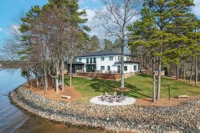 Paradise Peninsula by Avantstay Waterfront Private Beach Hot Tub View