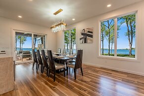 Paradise Peninsula by Avantstay Waterfront Private Beach Hot Tub View