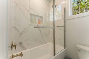 Paradise Peninsula by Avantstay Waterfront Private Beach Hot Tub View