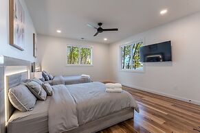 Paradise Peninsula by Avantstay Waterfront Private Beach Hot Tub View