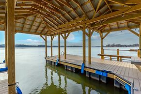 Paradise Peninsula by Avantstay Waterfront Private Beach Hot Tub View