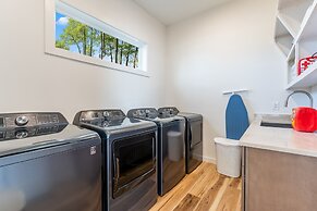 Paradise Peninsula by Avantstay Waterfront Private Beach Hot Tub View