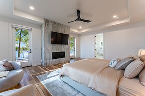 Paradise Peninsula by Avantstay Waterfront Private Beach Hot Tub View