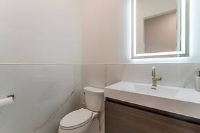 Paradise Peninsula by Avantstay Waterfront Private Beach Hot Tub View