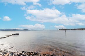 Paradise Peninsula by Avantstay Waterfront Private Beach Hot Tub View