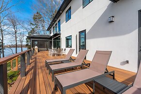 Paradise Peninsula by Avantstay Waterfront Private Beach Hot Tub View