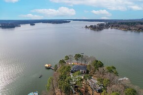 Paradise Peninsula by Avantstay Waterfront Private Beach Hot Tub View