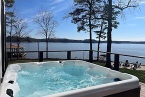 Paradise Peninsula by Avantstay Waterfront Private Beach Hot Tub View