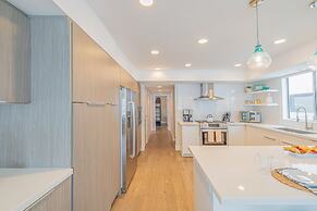 Seaside Style by Avantstay Rooftop Walk to Beach Chic Design