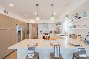 Seaside Style by Avantstay Rooftop Walk to Beach Chic Design