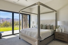 Reflection by Avantstay Sleeps 18 Lake Views Hot Tub Game Room