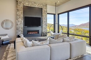 Reflection by Avantstay Sleeps 18 Lake Views Hot Tub Game Room