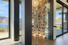 Reflection by Avantstay Sleeps 18 Lake Views Hot Tub Game Room