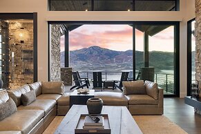 Reflection by Avantstay Sleeps 18 Lake Views Hot Tub Game Room