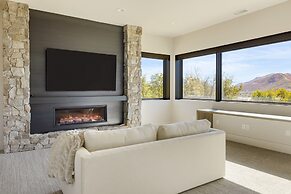 Reflection by Avantstay Sleeps 18 Lake Views Hot Tub Game Room