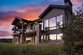 Reflection by Avantstay Sleeps 18 Lake Views Hot Tub Game Room