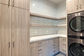 Reflection by Avantstay Sleeps 18 Lake Views Hot Tub Game Room