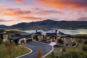 Reflection by Avantstay Sleeps 18 Lake Views Hot Tub Game Room