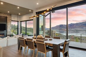 Reflection by Avantstay Sleeps 18 Lake Views Hot Tub Game Room