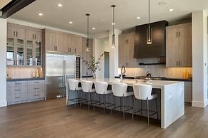 Reflection by Avantstay Sleeps 18 Lake Views Hot Tub Game Room