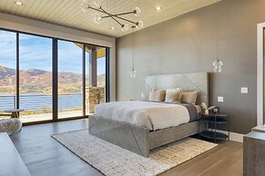 Reflection by Avantstay Sleeps 18 Lake Views Hot Tub Game Room