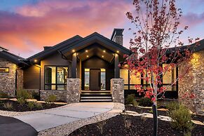 Reflection by Avantstay Sleeps 18 Lake Views Hot Tub Game Room