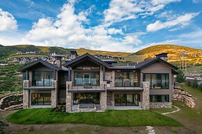 Reflection by Avantstay Sleeps 18 Lake Views Hot Tub Game Room