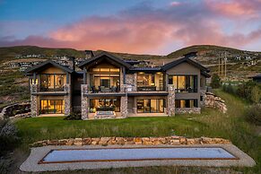 Reflection by Avantstay Sleeps 18 Lake Views Hot Tub Game Room