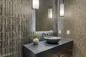 Reflection by Avantstay Sleeps 18 Lake Views Hot Tub Game Room