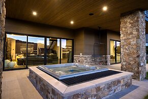 Reflection by Avantstay Sleeps 18 Lake Views Hot Tub Game Room