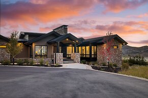 Reflection by Avantstay Sleeps 18 Lake Views Hot Tub Game Room