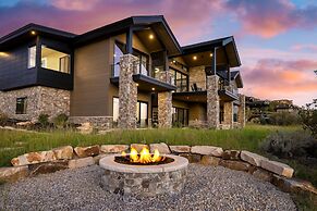 Reflection by Avantstay Sleeps 18 Lake Views Hot Tub Game Room