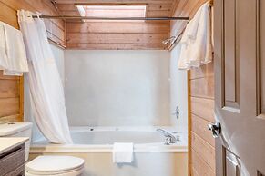 Fontana by Avantstay Gorgeous Mountain Cabin w Views Hot Tub Game Room